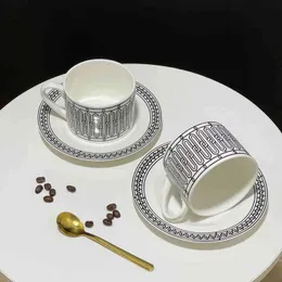 2 Nowoczesne białe czarne porcelanowe filiżanki kawy i spodki kostne porcelanowe filiżanki herbaty zestaw Nordic kuchnia domek wystrój luksusowy prezent urodzinowy