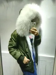 女性の毛皮のフェイクスタイルの実際のライニング防水暖かい冬のコートホワイトコートアーミーグリーンボンバージャケット