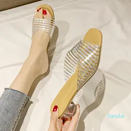 2021Nternet celebridades usa sandálias de moda fora da palavra transparente cinto mulheres com saltos grossos crystal heels sexualsandals chinelos