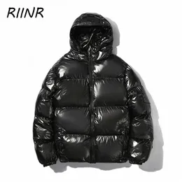 RIINR Błyszczący Gruby Wyściełany Płaszcz Moda Trend Ciepłe Odblaskowe Z Kapturem Męska Kurtka Para Plus Size Coat 211204