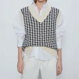 Chu Sau beauty Loose Oversized Knitted Sweater Vest Women Casual V-neck Plaid Sleeveless Sweaters Chic Tops 210922