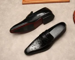 Итальянский стиль Оксфорд Обувь для мужчин Натуральный кожаный костюм Slip на деловой свадебной обуви Заостренный носок формальные черные платья обувь