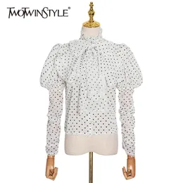 TWOTWINSTYLE Polka Dot Lace Up Bowknot Hemd Für Frauen Stehkragen Puff Langarm Elegante Bluse Weibliche Mode Stilvolle 210517