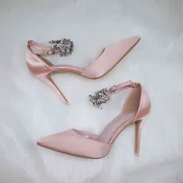 Scarpe da sposa con tacco alto in raso con strass Scarpe da donna con cinturino a punta con fibbia Eleganti scarpe da festa da donna in cristallo da donna