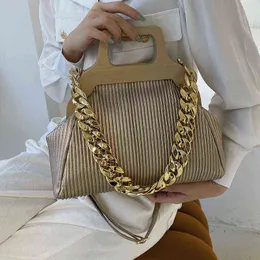 Shoppingkassar Luxe Dikke Ketting Kleine Pu Lederen Schoudertas Crossbody Tassen Met Korte Handvat Vorouwen 2021 Vinter Eenvoudige Dame Handtassen 220304