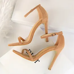 2020 Frauen Größe 40 Extreme 11 cm High Heels Fetisch Sandalen Weibliche Gladiator Günstige Strap Schuhe Dame Nude Valentine Plattform pumpen J2023