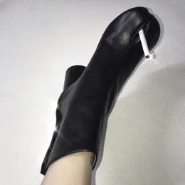 2021 luksusowa marka projektant Split Toe botki nowe mody masywne okrągłe wysokie obcasy damskie buty zimowe Tabi buty krótkie buty Y0914