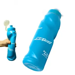 Outdoor Sport 700ml Cykelcykel Mjuk Plast Vattendryck Flaska Cykling Kokare Hand Press Drinking Vandring Travel Kit Y0915