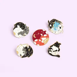 Yinyang Brooches Pins Enamel Animal Hug Cat Dragon Fox Fish Brooch Lapel Pin Top Bags Badge for Women Men Fashion Jewelry