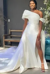 2021 Plus Size Arabo Aso Ebi Elegante Sirena Abito da sposa sexy Una spalla Alta Split Raso Eleganti abiti da sposa Abiti ZJ220