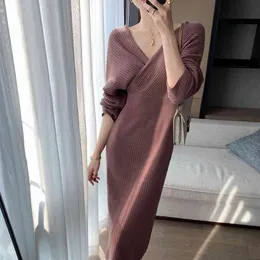 Autumn And Winter Clothing French Vintage Sexy V-Neck Knitted Dress Women Undefined Elegance Bat Sleeve Femme Robe 210514
