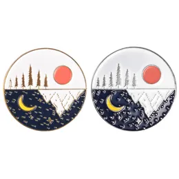 Dia e noite Enamel Pin Sun Moon Stars Montanhas Brooches Bag Roupas Lapela Pins Badge Outdoor Jewelry Presente Para Amante Amigos