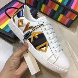 Mężczyźni Kobiety Sneaker Casual Buty Chaussures Low Top Leather Sneakers Ace Bee Hafty Hafty Paski Buty Walking Sports Trenerzy Tygrys Najwyższej Jakość z Pole Rozmiar 36-45