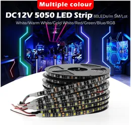黒いPCB LEDストリップ5050 DC12V防水/防水60LED / M RGB /白/温かい柔軟なLEDライトストリップ
