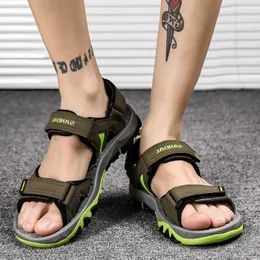 Erkek eğitmenler spor summernewest moda kadınlar büyük boyutlu büyük boyutlu sandalet yaz plaj ayakkabıları rahat sandal terlik gençler modaya uygun nefes alabilir