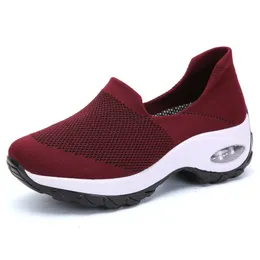 HotSale Toppkvalitet Sportskor Professionell platt mesh Tjockläted Medelålders och Äldre Spring Fall Trainers Sneakers Walking