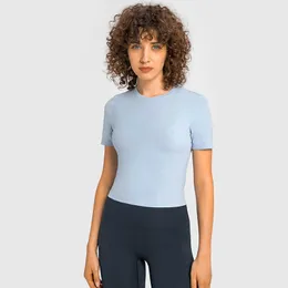 Solid Color Prosta linia środkowa Split Yoga Topy Ubrania Modna Wszechstronna Koszula Casual Sport Krótki Rękaw Kobiety Koszulka