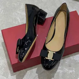 Dress Shoes Zapatos planos con lazo de charol para mujer calzado Ballet rojo mocasines conducir color negro 33-41 alta calidad las 220303
