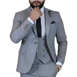 Klasyczny styl Gray Groom Tuxedos Mężczyźni Garnitury Biznesowe Szczyt Lapel Wedding Clothes Prom Dinner Płaszcz Kamizelki Spodnie 3 zestawy (Kurtka + Spodnie + Kamizelka + Krawat) W1466
