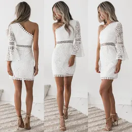 Kobiety Biała Koronkowa Sukienka Seksowna Jedno Ramię Flare Rękaw Crochet Bodycon Hollow Out Clubwear Mini Party Casual Dresses