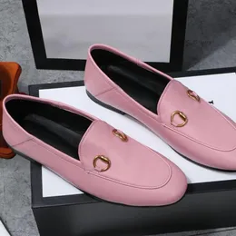 21 vår och fall lyxdesigner kvinnor klänning skor äkta läder casual flat heel slipper metall spänne tofflor damer loafers trampa lata båt kvinna sko 34 -41