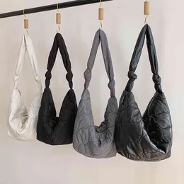 Bolsa de ombro de pano de pano para mulheres moda couro composto Sacos de mulheres tendência senhoras bolsas de grande capacidade feminina saco diário K726