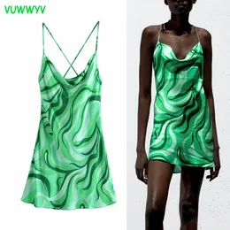 VUWWYV夏のドレスの女性の緑のセクシーなストラップ背中の無背中の小型ES女性が挿入されたプリントのアフリカのカジュアルなビーチSundress 210430