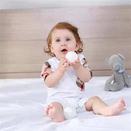 Mode varumärke brev stil nyfödd baby romer bebe tryckt björn bomull söt toddler baby pojke flickor jumpsuit kläder 0-24 månader