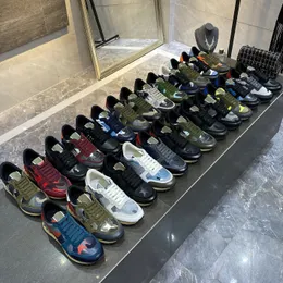 2022 Designer Sneakers Mężczyźni Kobiety Kamuflaż Nit Casual Buty Mesh Camo Suede Skórzane trenerzy Rockrunner Chaussures Studded Mieszkania Buty