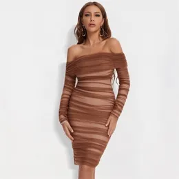 Beaukey Sexo Mulheres Mangas Longa Party Boycon Bandage Dress Marrom Vermelho Vermelho Black Slash Pescoço Off Should Draped Club Malha Vestido 210915