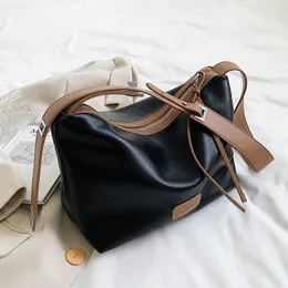 Kvällspåsar liten pus läder märke designer crossbody for women 2021 vinter enkel mode resa axel handväskor och plånböcker svart