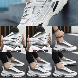 Buty slip-on designer outm hoting 2023 Treaker Sneaker Wygodne swobodne męskie trampki klasyczne płótno Trenerki obuwia 26 UUUO S S