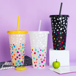 Creative love color changing cup 240oz/710ml PP beverage cold blue plastic water cup single color changing straw cup manufacturers love process 5pcs