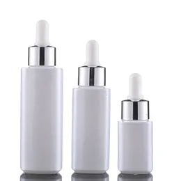 Kvadratisk 15ml 30ml Essential Oil Vit Porslinflaska Silver Cap Glass Dropperbehållare för kosmetika smink