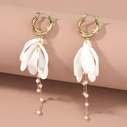 Oświadczenie Dangle Colrings Pearly White Petal Kolczyki Czeski Fringe Eleganckie Długie kolczyki dla kobiet