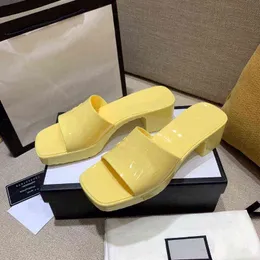 Plateau-Sandalen, Weiß, Schwarz, für Damen, Mädchen, Damen, Luxus-Designer, klobige Slides, modische Welpen-Ledersandale mit niedrigem Absatz, stilvoller Sommer