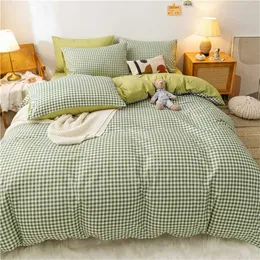 Grönt rutnät 4PCS sängkläder set Quilt Cartoon Duvet Cover Set Lucky Clovers och Plaid Reversible Bed Linne Luxury Home Textile 211007