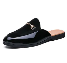 Klassiska designer sandaler italienska halvskor för män tofflor äkta läder loafers mans moccasins icke-halk sommar kör casual sko