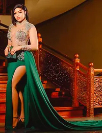 Arabo Plus size Aso Ebi Green Lussuoso abiti da ballo sexy da ballo Cristalli in rilievo a collo alto Formale Abito da reception abiti ZJ504