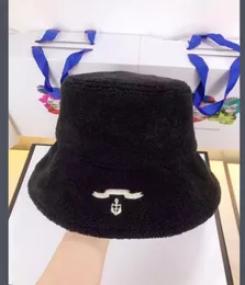 高級デザイナーの帽子Stingy Brim Bonnet冬ニットプラスベルベットビーニーキャップメンズとレディースの漁師バケツ帽子秋の豪華な暖かい野球キャップ