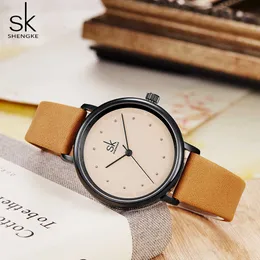 Shengke einfache Frauen Kleid Uhren Retro Leder weibliche Uhr Top Marke Damenmode Mini Design Armbanduhren 210616