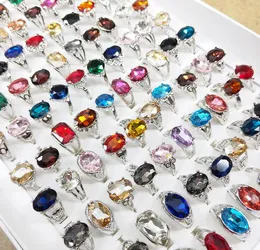 Bunte Glas-Edelstein-Kristall-Ring-Hybrid-Modelle, viele Größen, Damen/Mädchen, Modeschmuck, Legierung, silbriger Mischungsstil, 50 Stück/Los