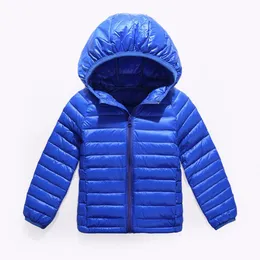 コートブランド90％アヒルの羽の軽い男の子の女の子子供の秋冬のジャケット赤ちゃんダウンフィットネスの上着