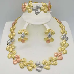Duży Nigerian Wedding African Koraliki Zestawy Biżuterii Crystal Moda Dubaj Złoty Kolor Biżuteria Zestawy Dla Kobiet Kostium Projekt H1022