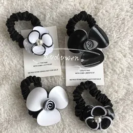 Classica Camelia Corda per capelli Accessori moda C oggetto da collezione Fiore acrilico Hairtie con carta di carta V inclusa