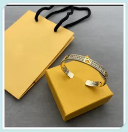 Other Bracelets Designers de moda Pulseira para homens Presentes de festa casual Gretos femininos Designer de luxo Love Bracelets de ouro Bracelets