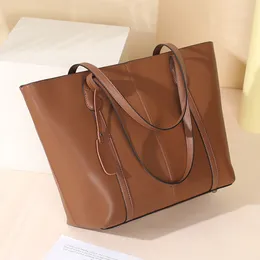 Women one shoulder shopping bag Big high-capacity High quality Genuine leather material Wholesale Fashion Bags Handbag Tote Black/Green/Brown C120
