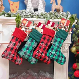 バッファローチェック柄のクリスマスストッキングクリスマスツリー暖炉のぶら下がって飾りスノーフレーク犬の足の子供ギフトバッグ休日の装飾Phjk2111