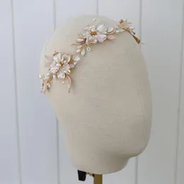 Floralbride Ins Style Handmade Opal Crystal Perla d'acqua dolce Fiore in lega Fascia per capelli da sposa Damigelle d'onore Donna Clip per capelli Bar