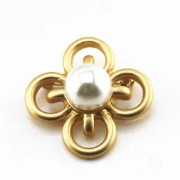 Pins, Brooches 2021 Stylish Simplicity Matte Gold Alloy Cross Clover Inlaid Large Imitation Pearl Brooch Factory Wholesale